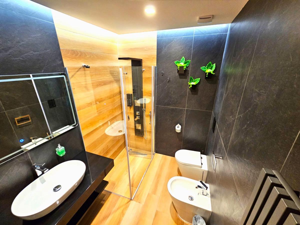 Trilogy Prestige - Central Premium Suites Lecce Bagian luar foto