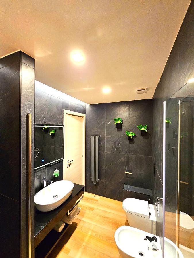 Trilogy Prestige - Central Premium Suites Lecce Bagian luar foto