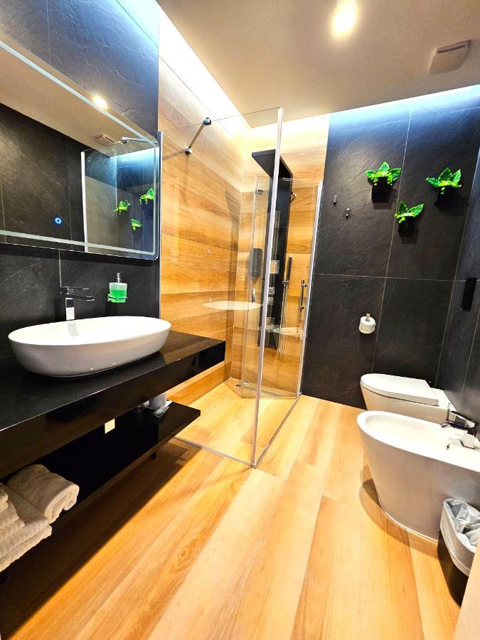 Trilogy Prestige - Central Premium Suites Lecce Bagian luar foto