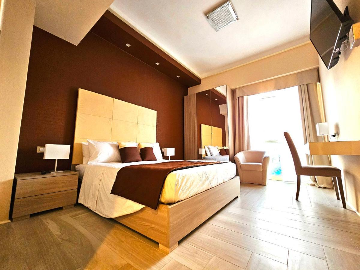 Trilogy Prestige - Central Premium Suites Lecce Bagian luar foto