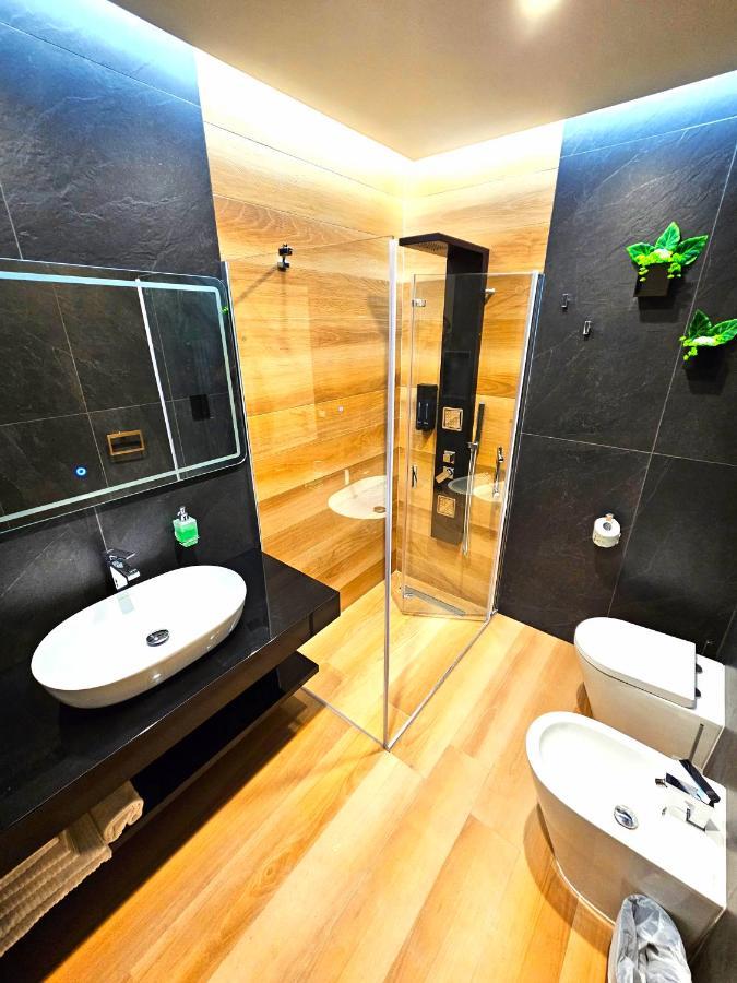 Trilogy Prestige - Central Premium Suites Lecce Bagian luar foto